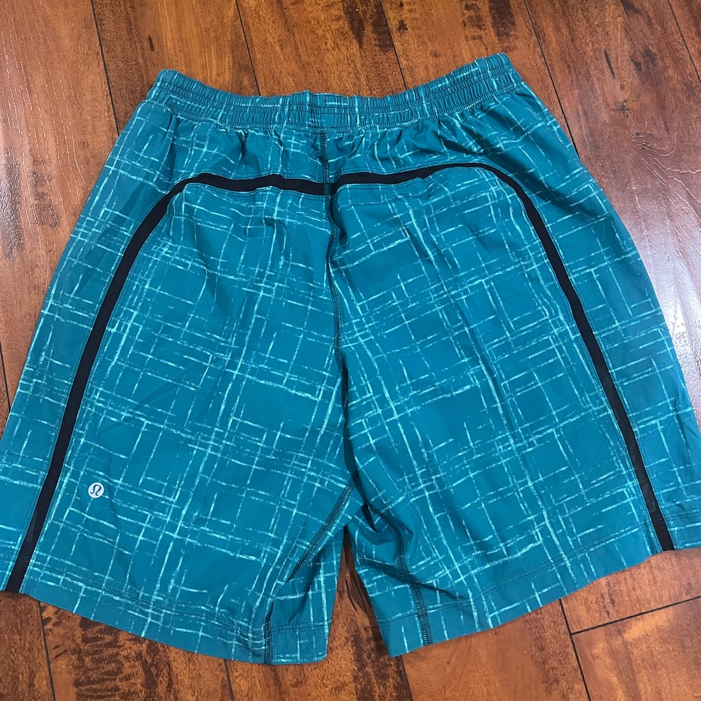 Lululemon Pace Breaker Short Lined 9"
Bricollage Military Green Black. Size L